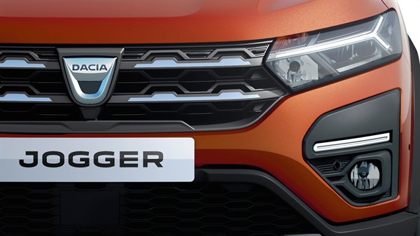 All New Dacia Jogger lighting signature and LED dipped-beam headlights
